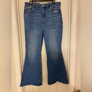 American Eagle next Level Stretch Curvy Super High Wasted wide leg Jean 14 Short